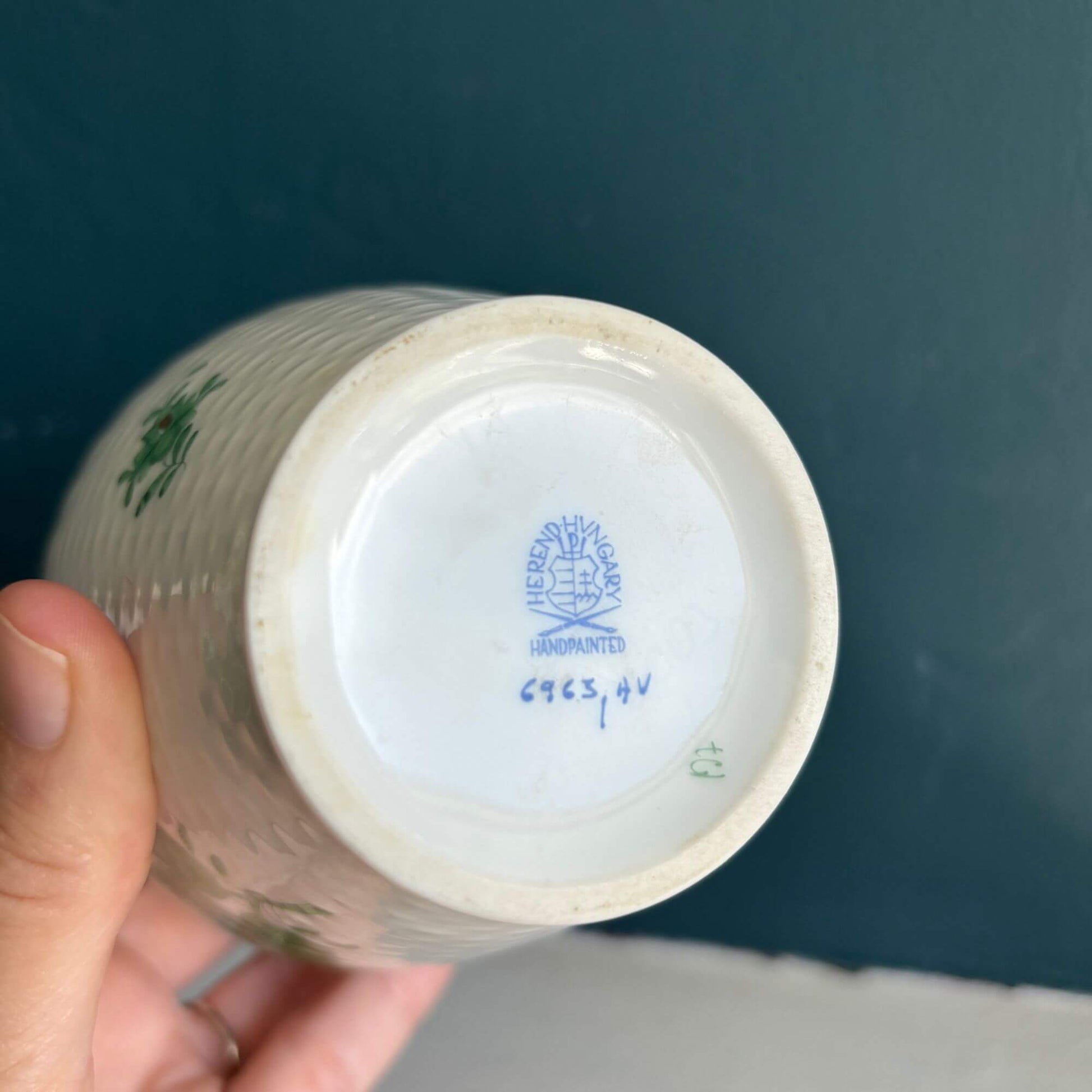 Herend Annonyi Green Chinese Bouquet Vase & Lidded Jar image 2