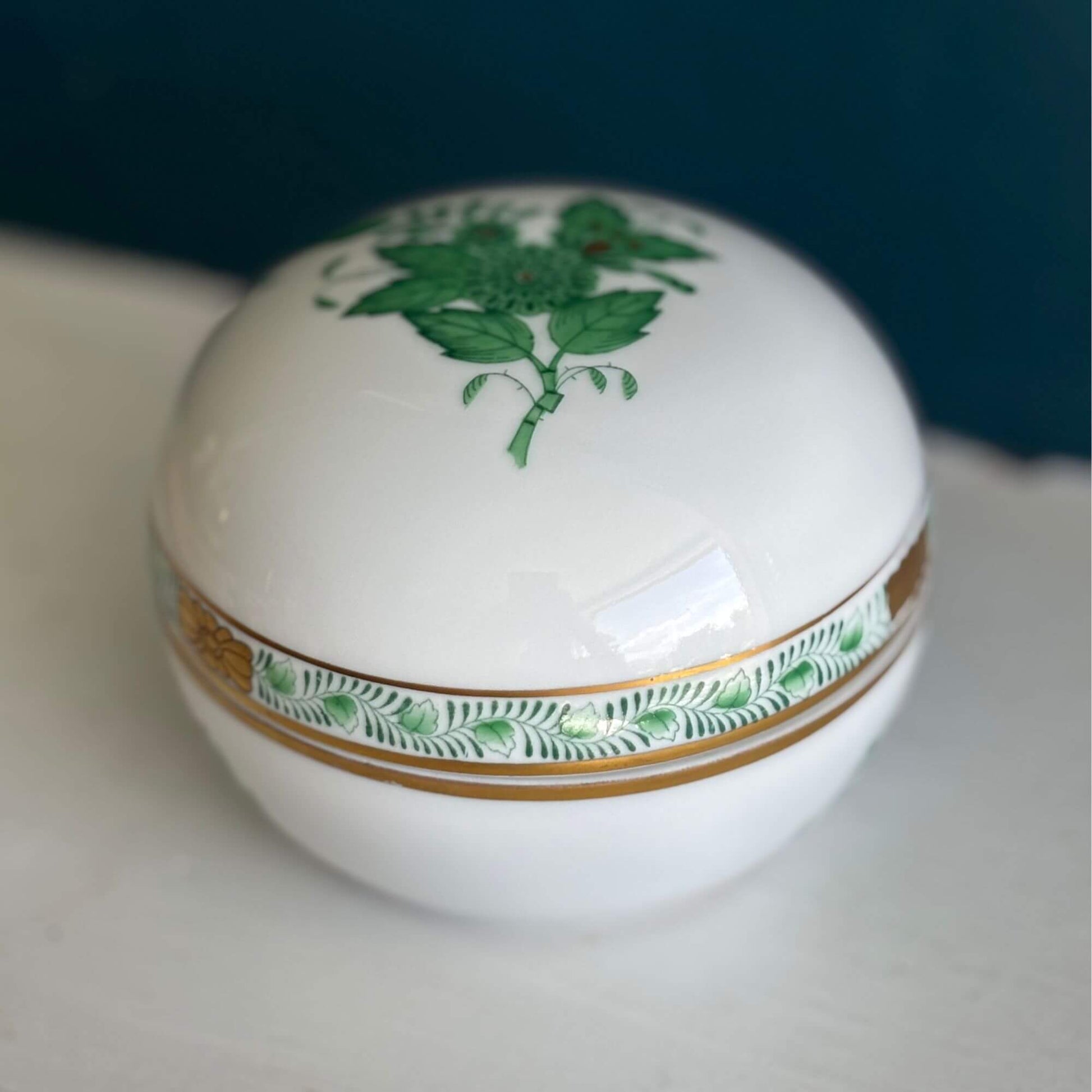 Herend Annonyi Green Chinese Bouquet Vase & Lidded Jar - Circle Lidded Jar image