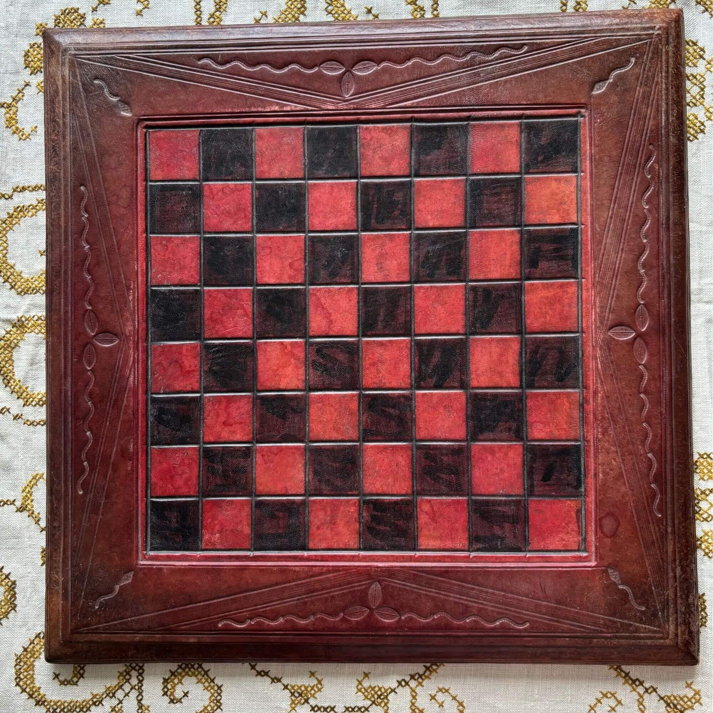 Vintage Hand Tooled Leather Chess Set Burgundy & Black image 6