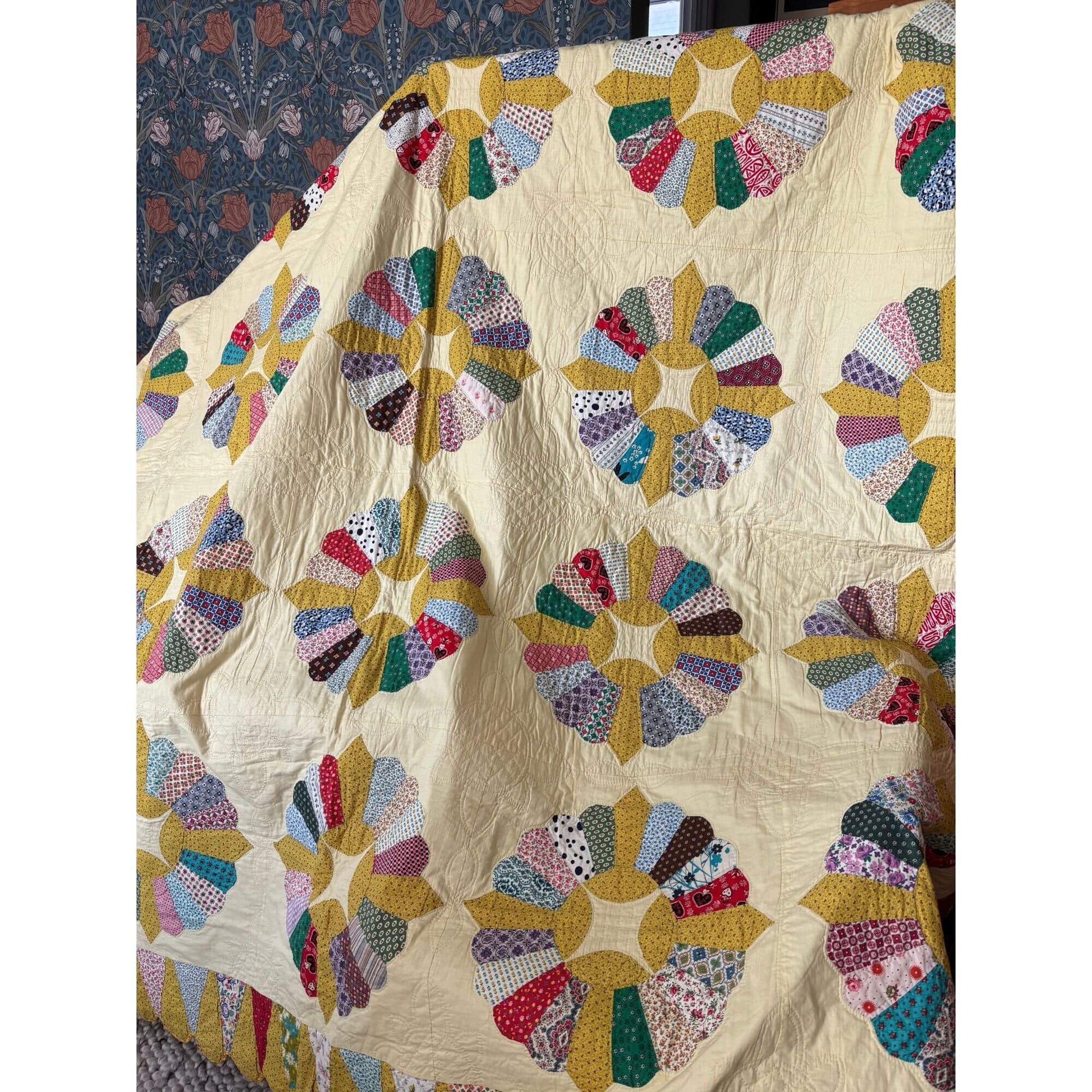 Vintage Fancy Dresden Plate 1960 Handmade Quilt image 0