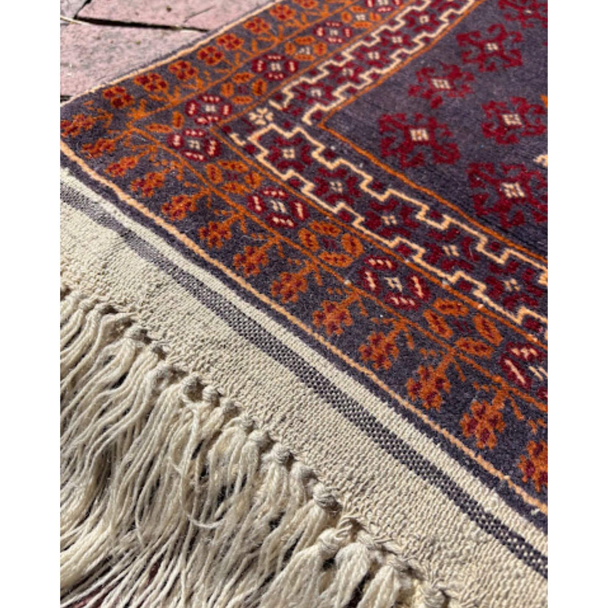 Gorgeous Vintage Wool Rug Runner Measures 2.5' x 9.5' image 1