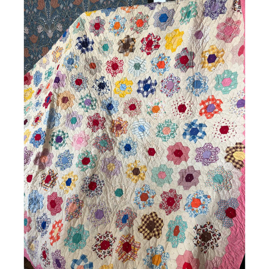 Vintage Grandmothers Flower Garden Comfort Quilt 1940 image 0
