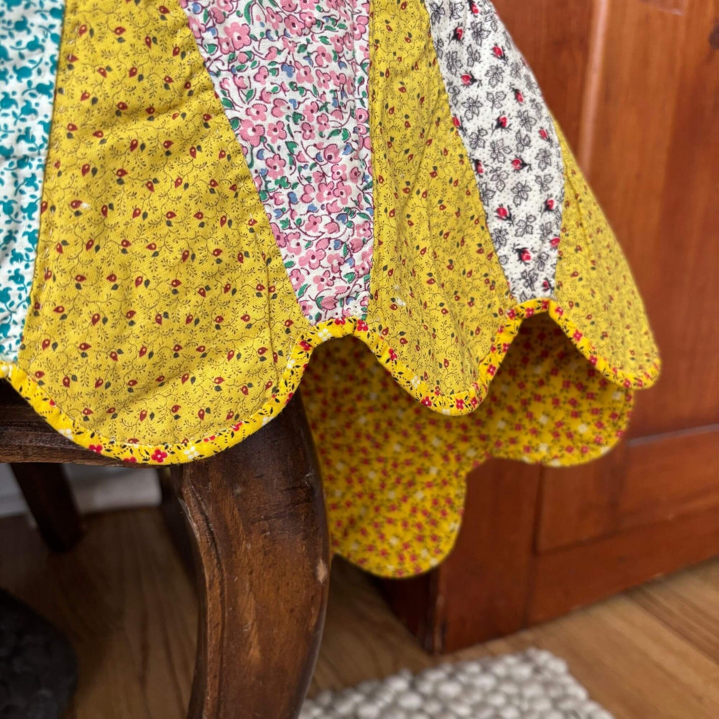 Vintage Fancy Dresden Plate 1960 Handmade Quilt image 4