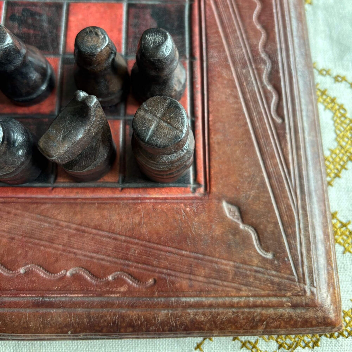 Vintage Hand Tooled Leather Chess Set Burgundy & Black image 10