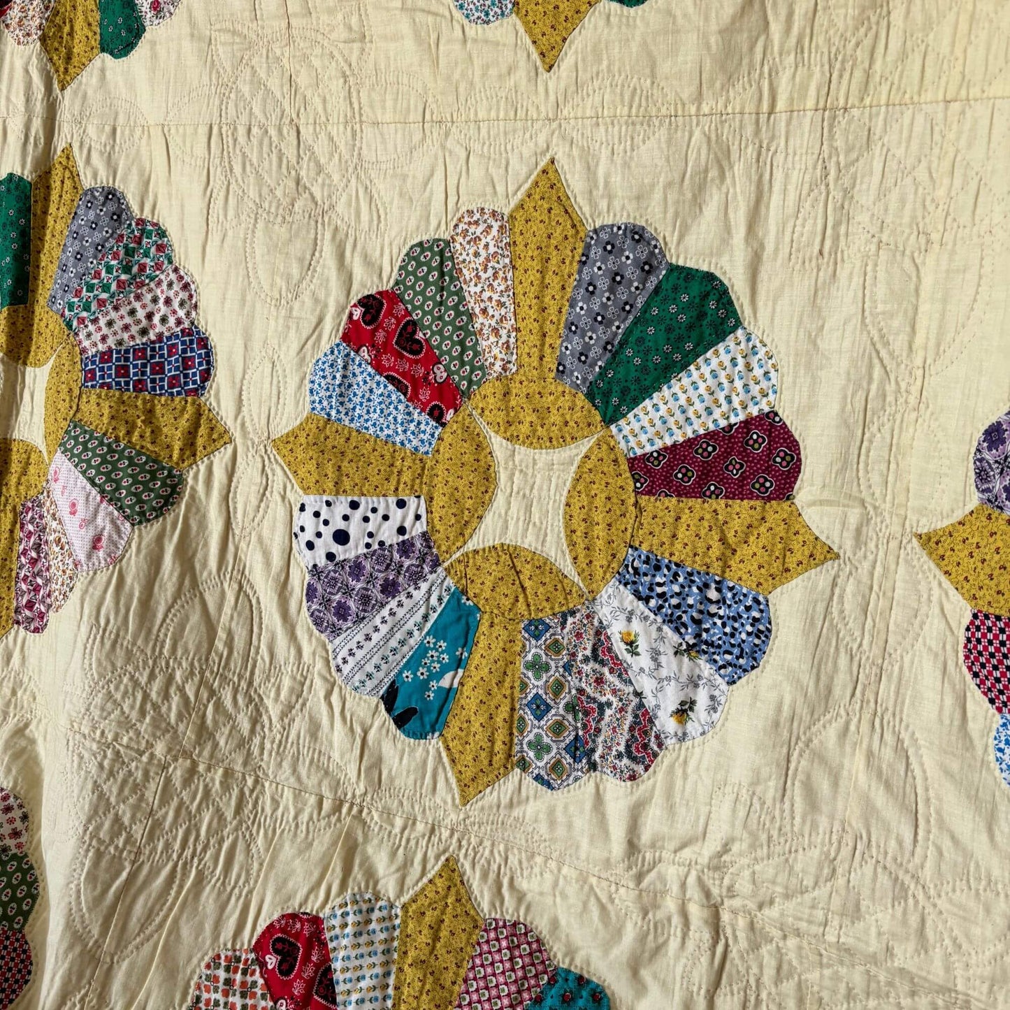 Vintage Fancy Dresden Plate 1960 Handmade Quilt image 1