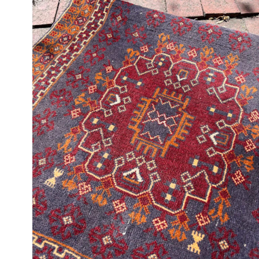 Gorgeous Vintage Wool Rug Runner Measures 2.5' x 9.5' image 0