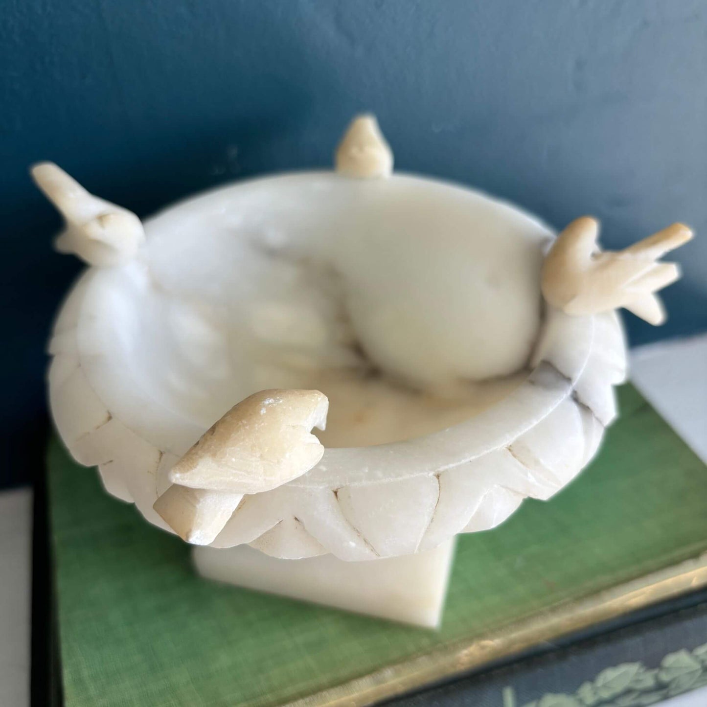 Alabaster Bird Bath w/ All Four Birds Italian image 2