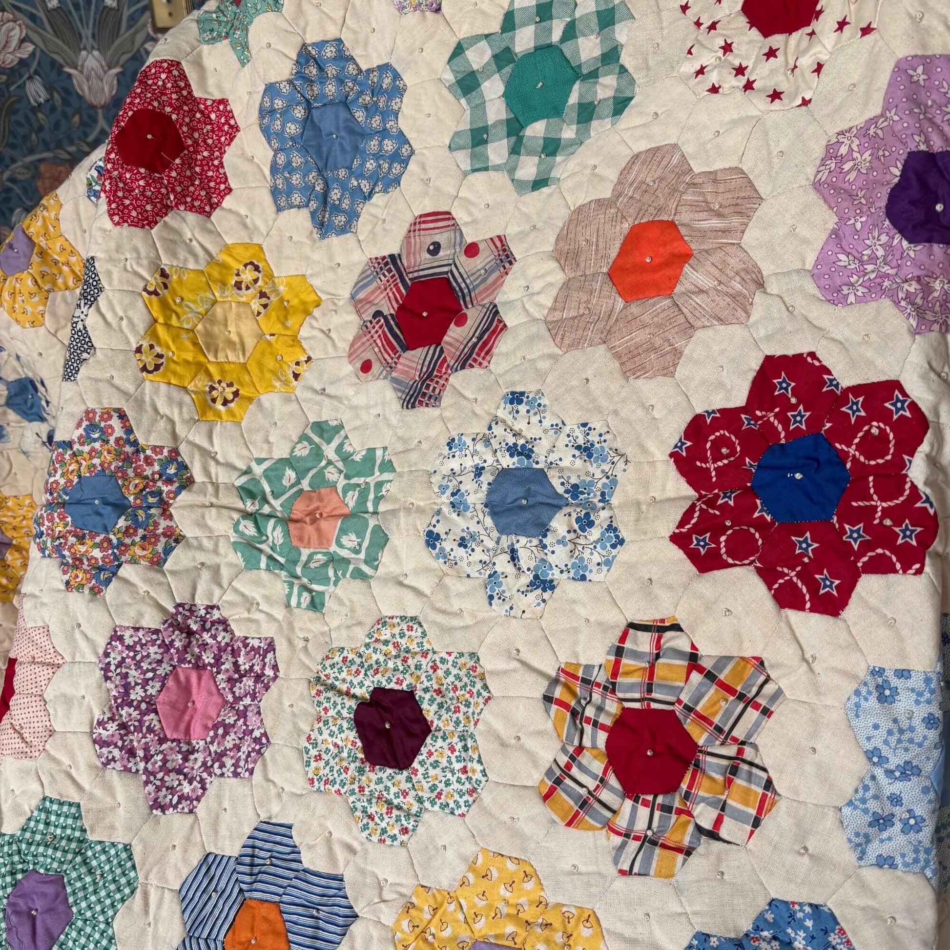 Vintage Grandmothers Flower Garden Comfort Quilt 1940 image 5