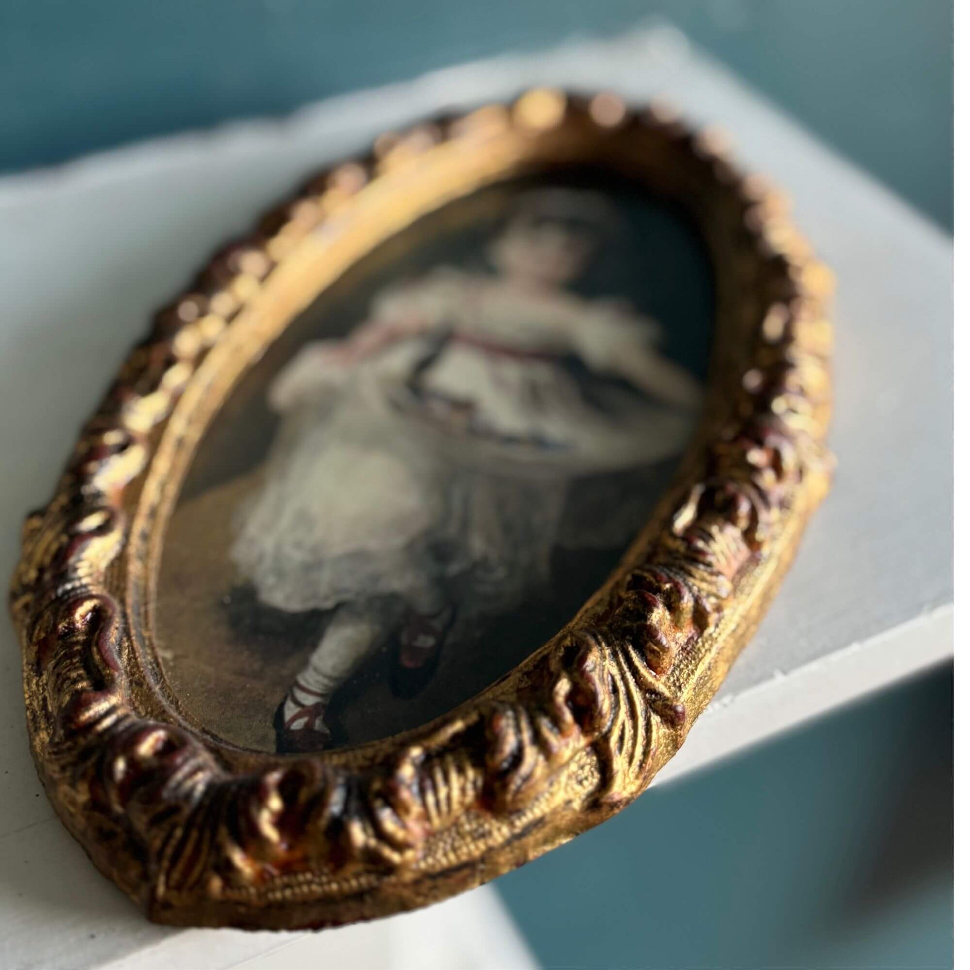 Vintage Hand Made Florentine Wooden Gilt Oval Frame image 1