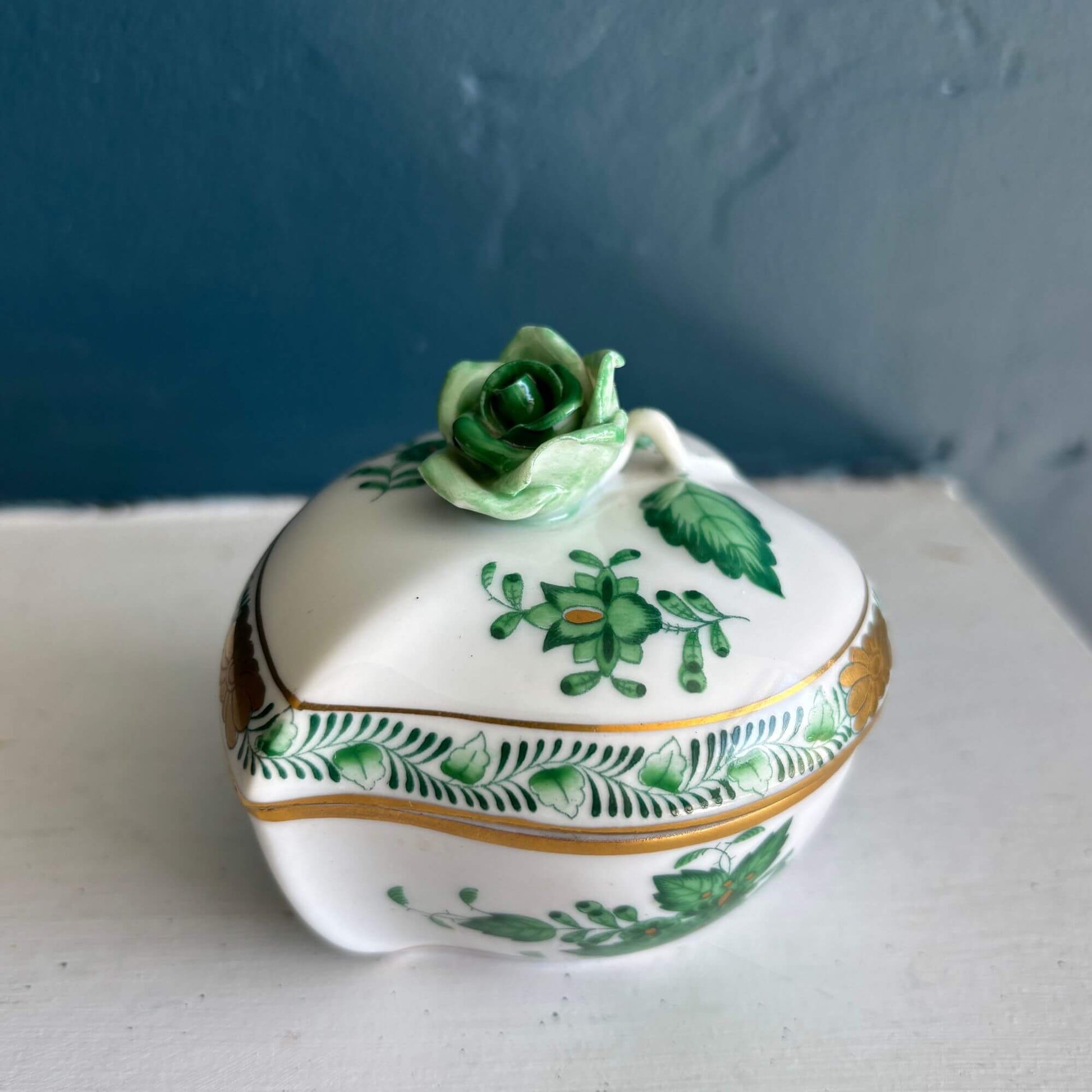 Herend Annonyi Green Chinese Bouquet Vase & Lidded Jar - Heart Box image
