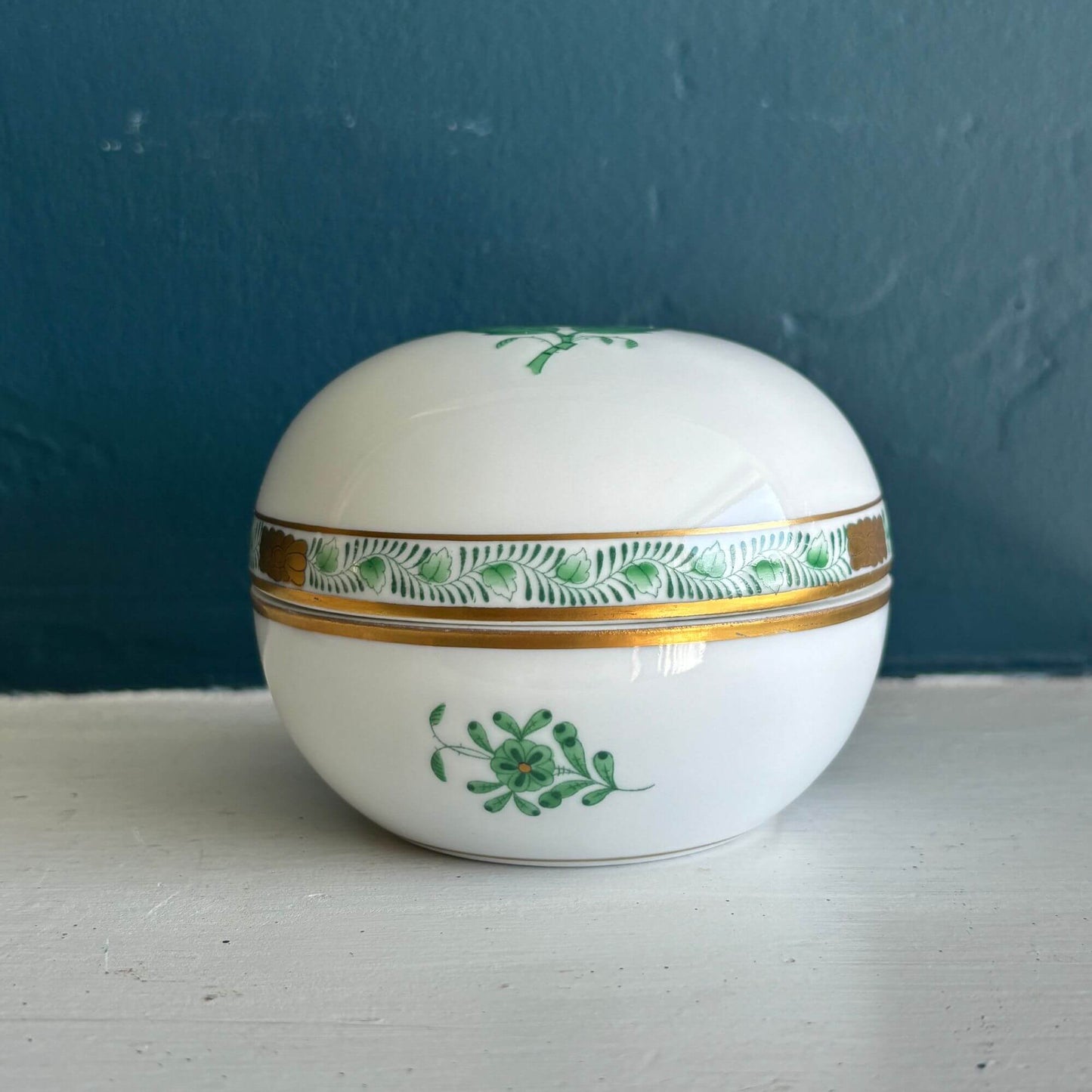 Herend Annonyi Green Chinese Bouquet Vase & Lidded Jar image 5