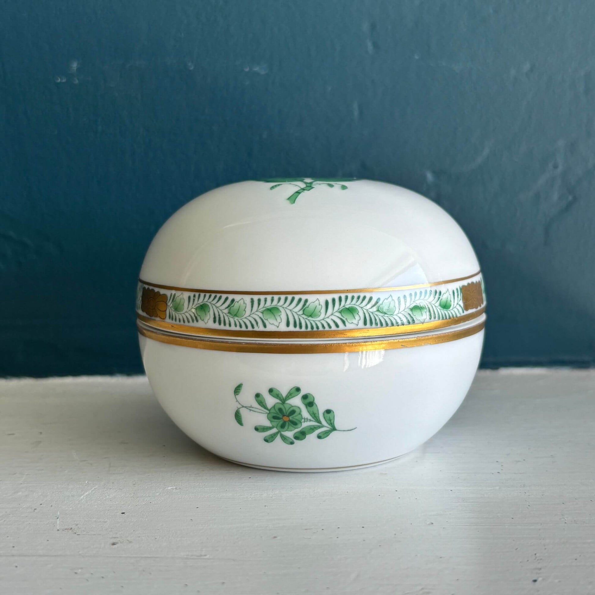 Herend Annonyi Green Chinese Bouquet Vase & Lidded Jar image 5