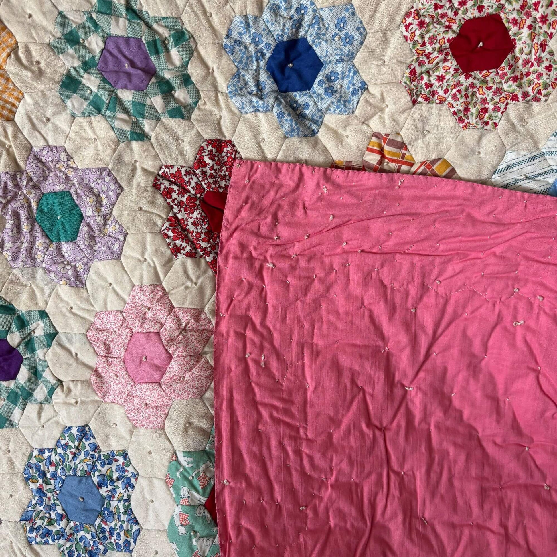Vintage Grandmothers Flower Garden Comfort Quilt 1940 image 9