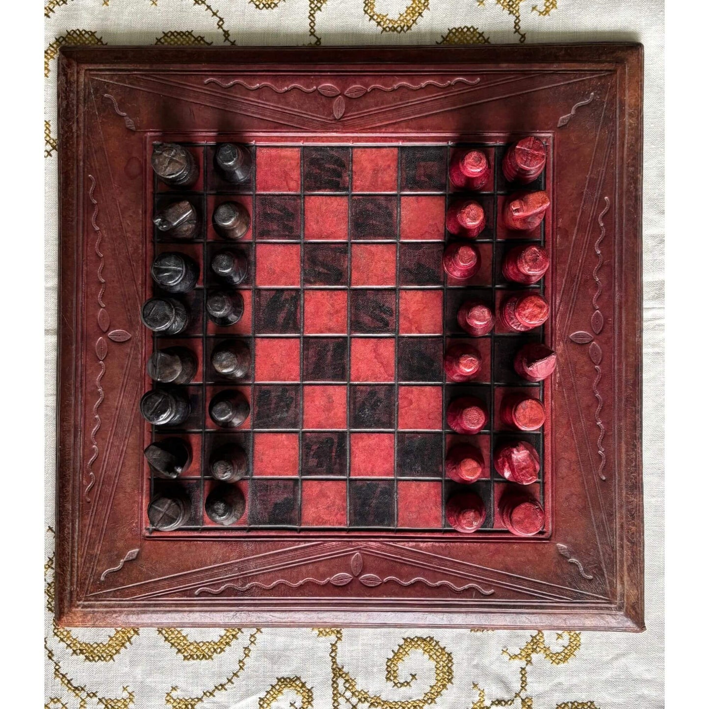 Vintage Hand Tooled Leather Chess Set Burgundy & Black image 5