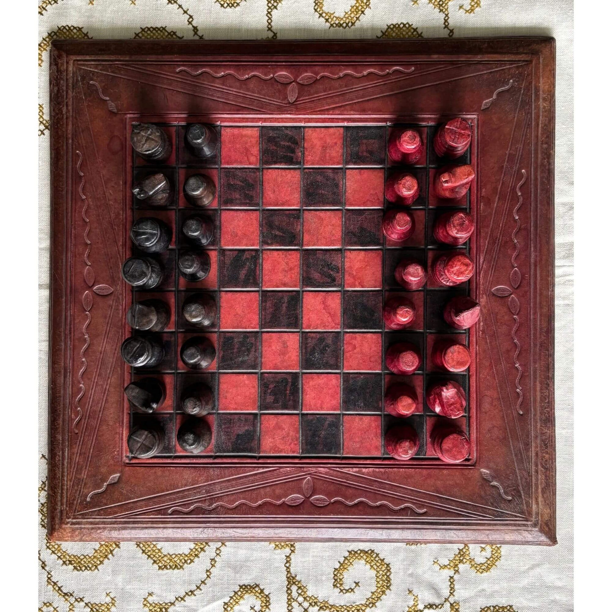 Vintage Hand Tooled Leather Chess Set Burgundy & Black image 5