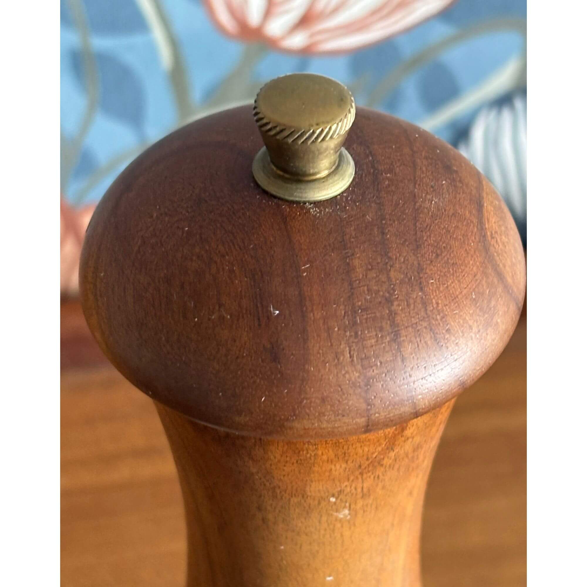 Teak Salt & Pepper Shakers Made in Italy by Garantito Tre Spade - Image 4