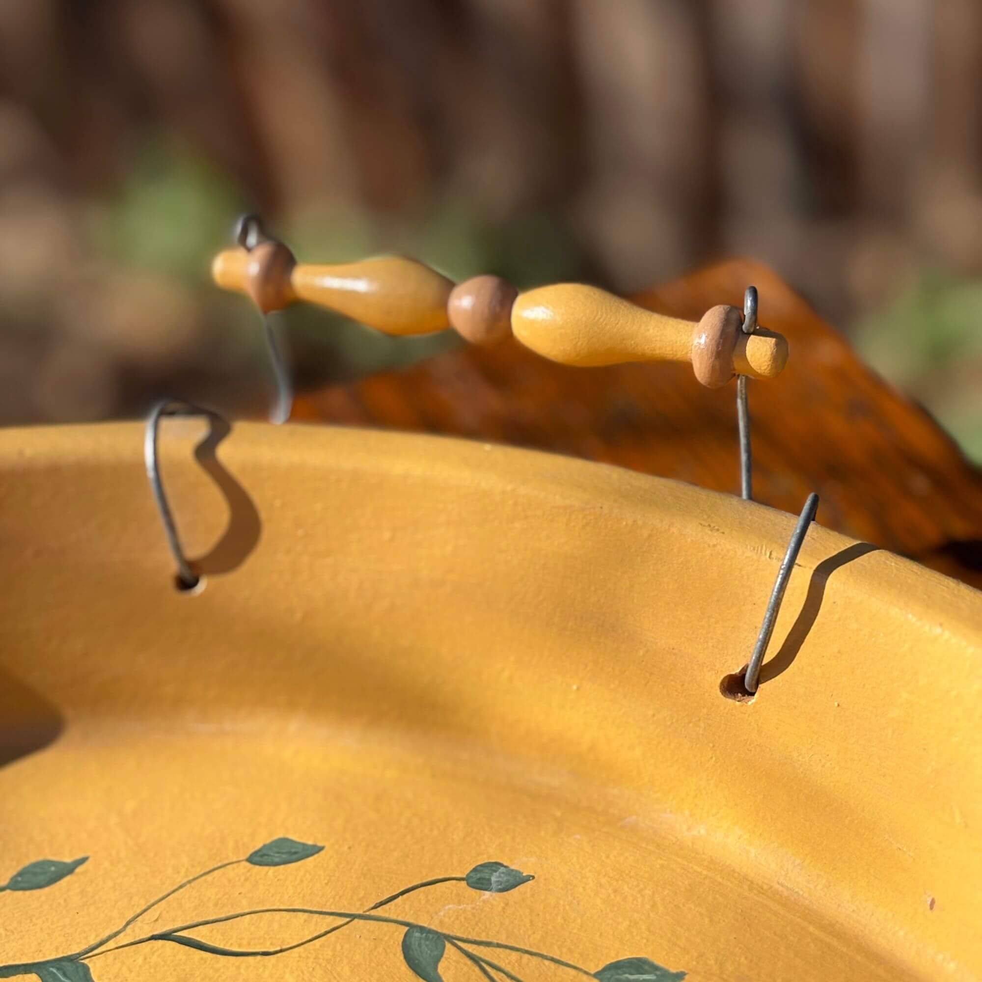 Large Terracotta Platter Hand-Painted Mustard Yellow with Ivy Made in Italy Silma - Image 4