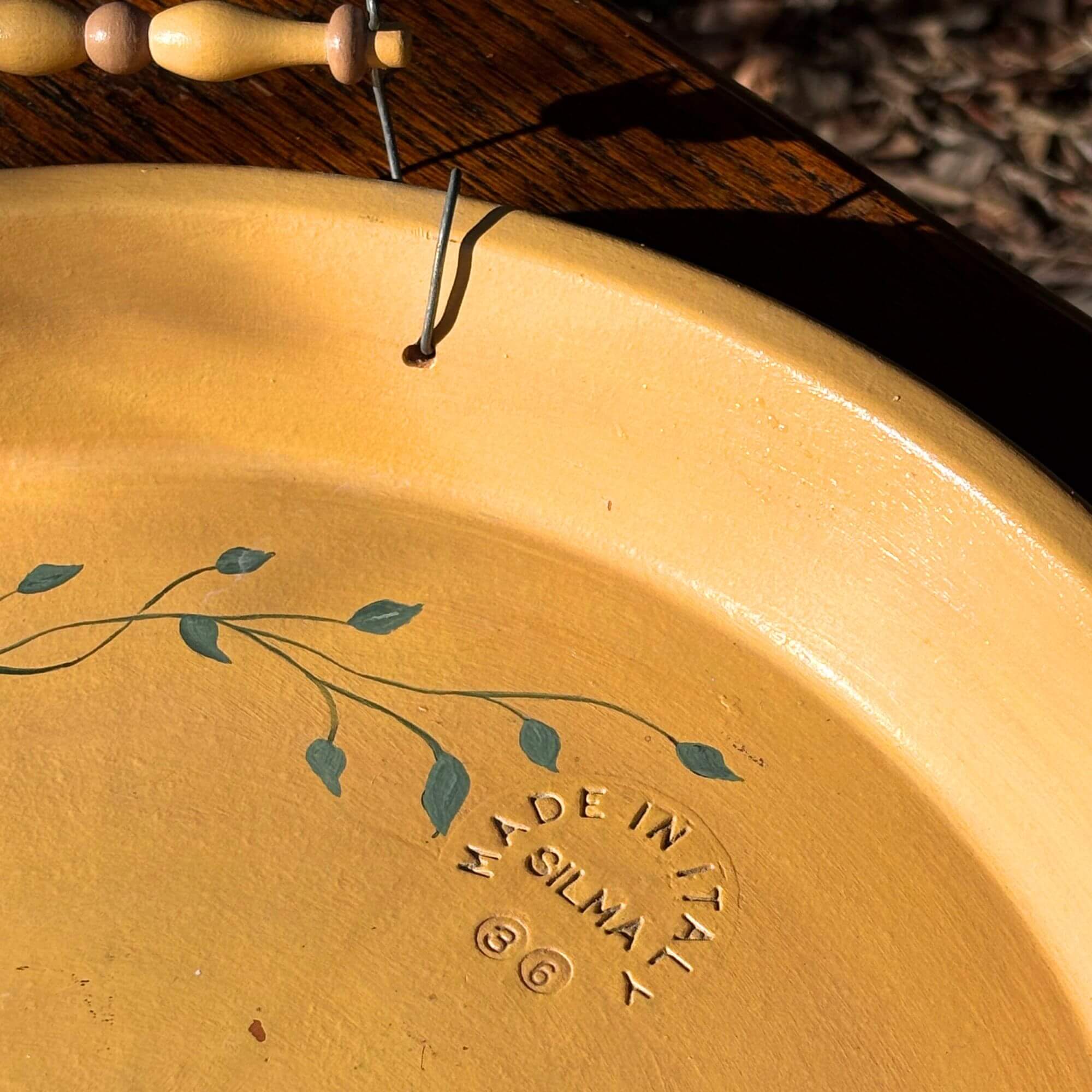 Large Terracotta Platter Hand-Painted Mustard Yellow with Ivy Made in Italy Silma - Image 2