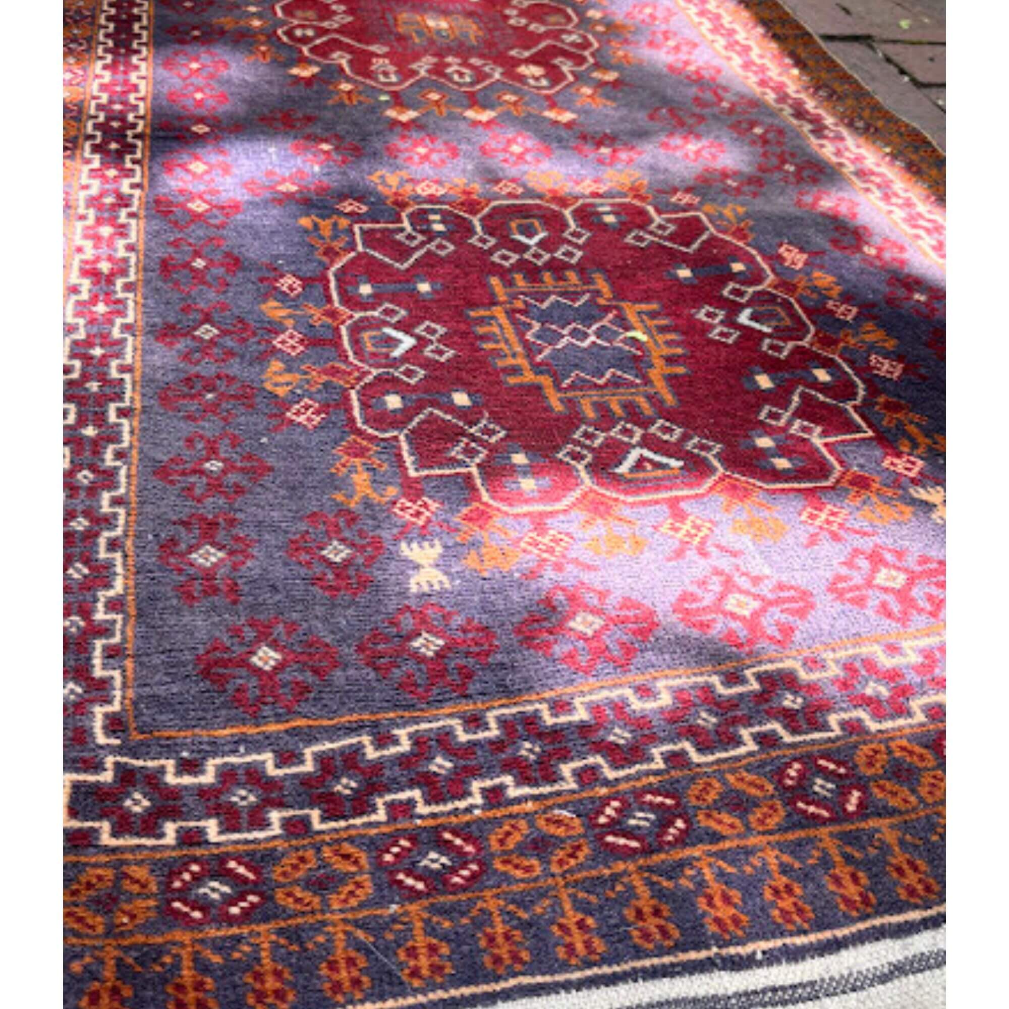 Gorgeous Vintage Wool Rug Runner Measures 2.5' x 9.5' - Image 3