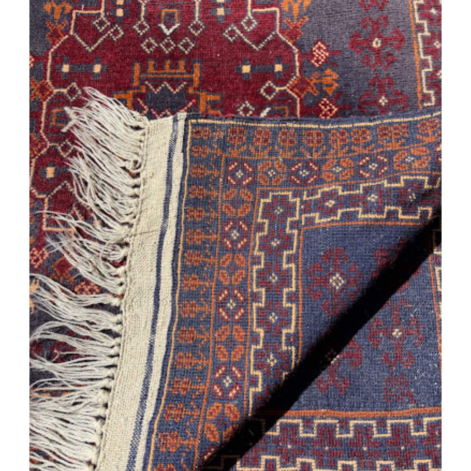 Gorgeous Vintage Wool Rug Runner Measures 2.5' x 9.5' - Image 5